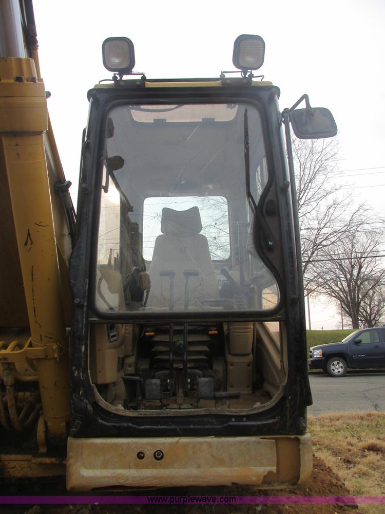 image for item E7407 1994 Caterpillar 322L excavator