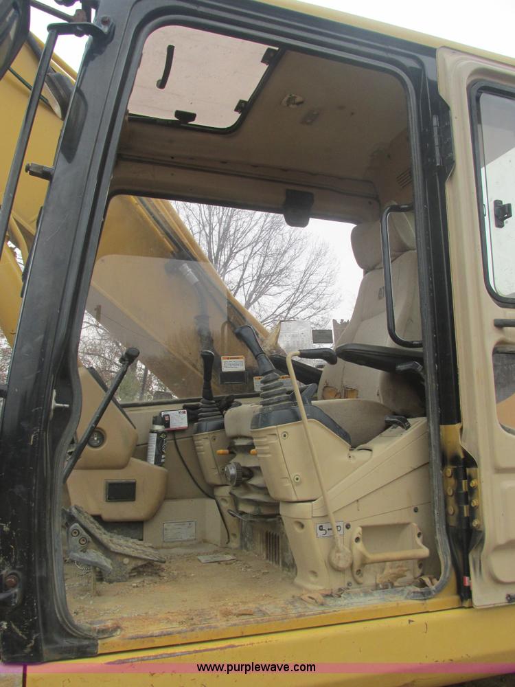 image for item E7407 1994 Caterpillar 322L excavator