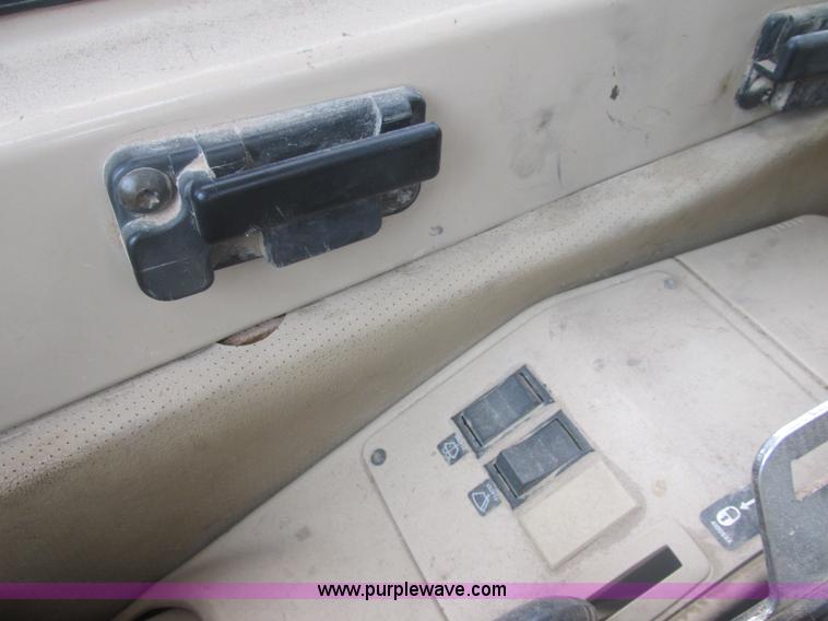 image for item E7407 1994 Caterpillar 322L excavator