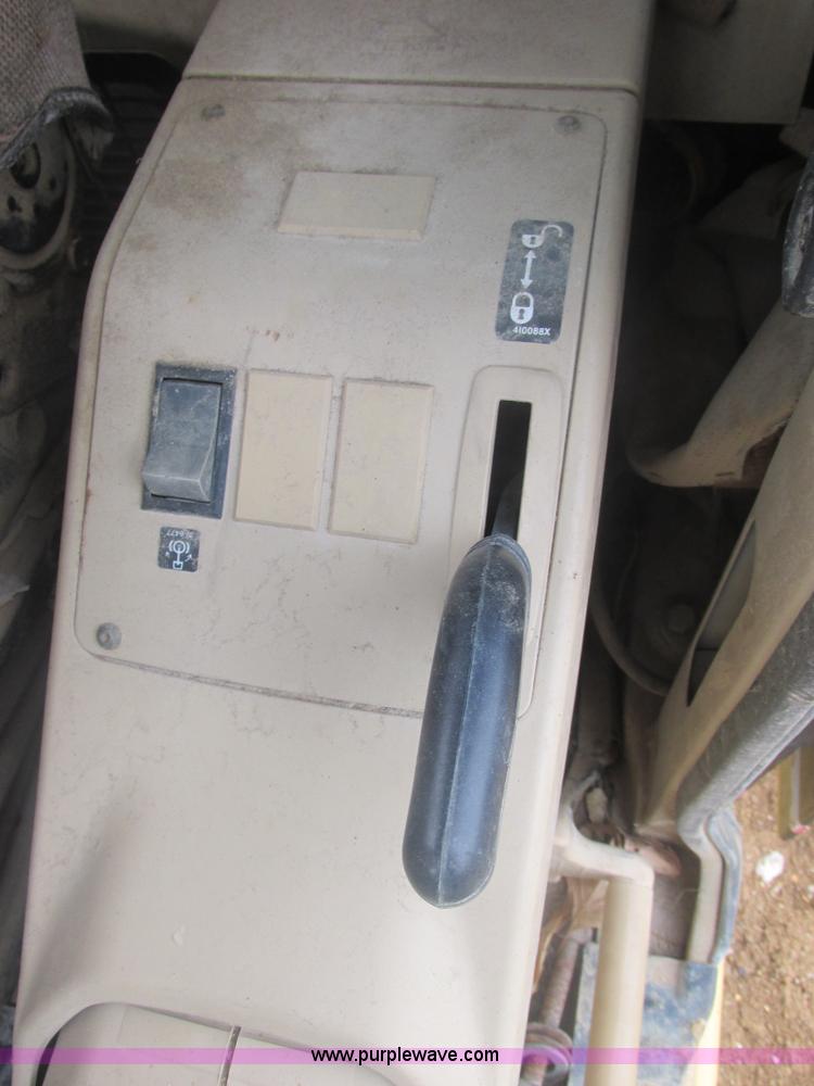 image for item E7407 1994 Caterpillar 322L excavator