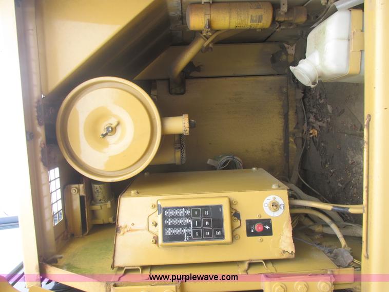 image for item E7407 1994 Caterpillar 322L excavator