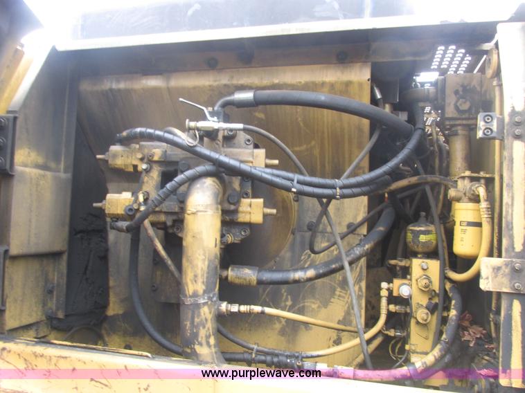 image for item E7407 1994 Caterpillar 322L excavator