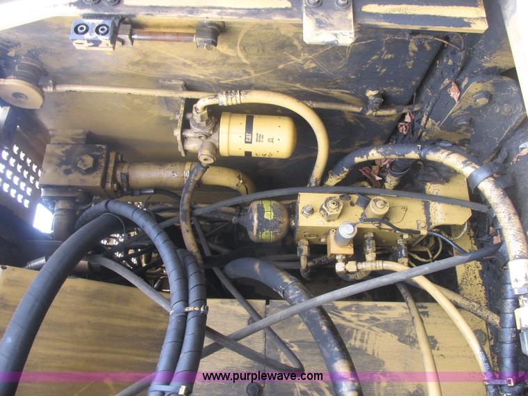 image for item E7407 1994 Caterpillar 322L excavator