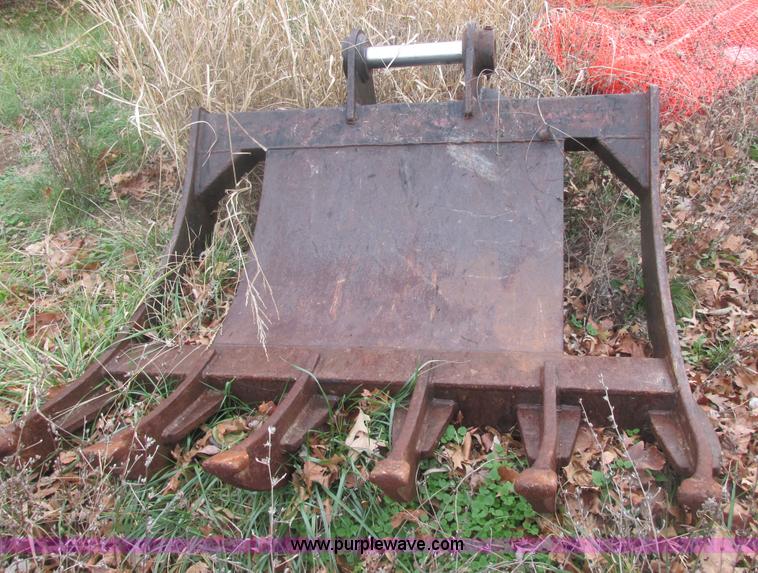 image for item E7407 1994 Caterpillar 322L excavator