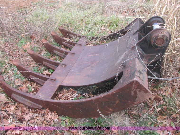 image for item E7407 1994 Caterpillar 322L excavator