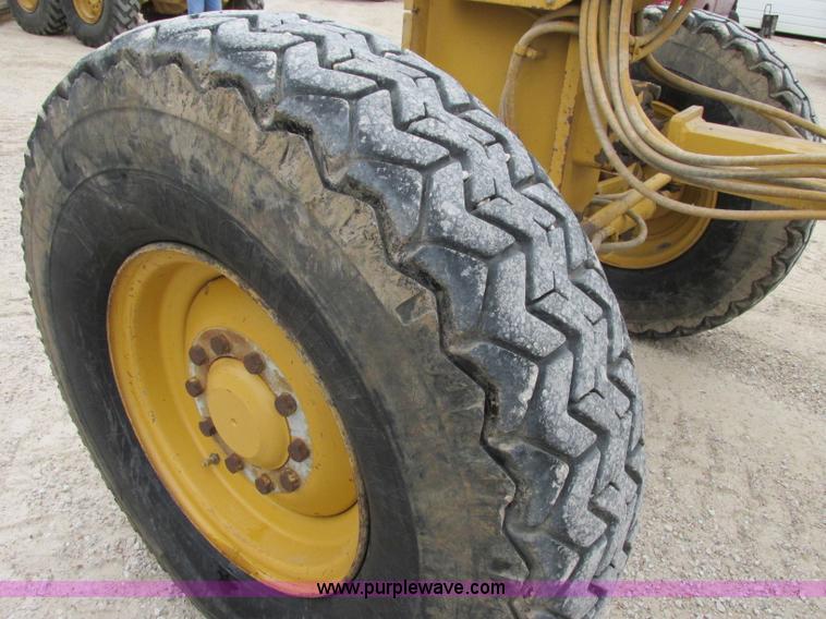 image for item F5459 1995 Caterpillar 120H articulated motor grader