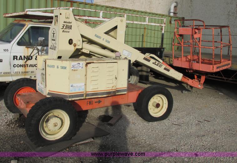 image for item F5461 1989 JLG 33HA articulated electric boom lift
