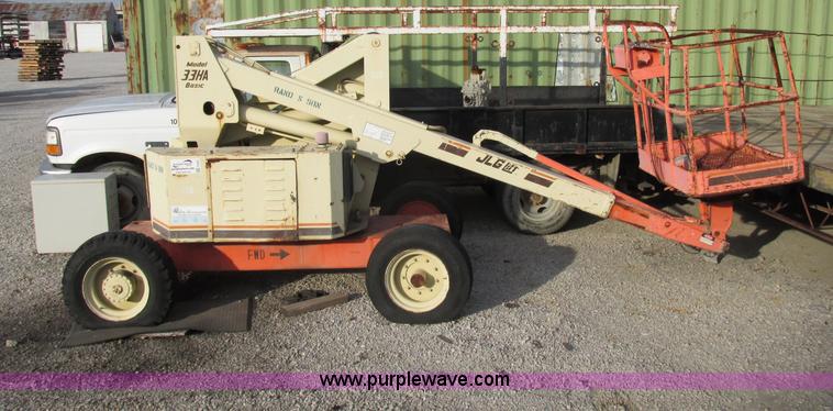 image for item F5461 1989 JLG 33HA articulated electric boom lift