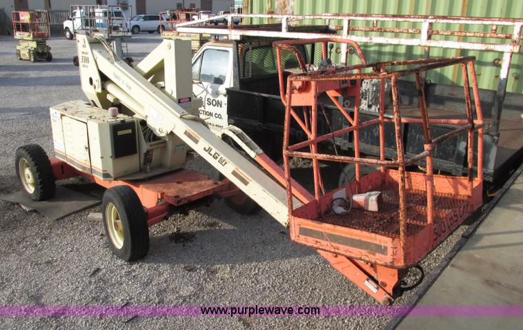 image for item F5461 1989 JLG 33HA articulated electric boom lift