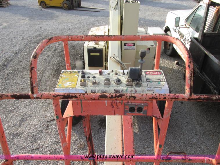 image for item F5461 1989 JLG 33HA articulated electric boom lift