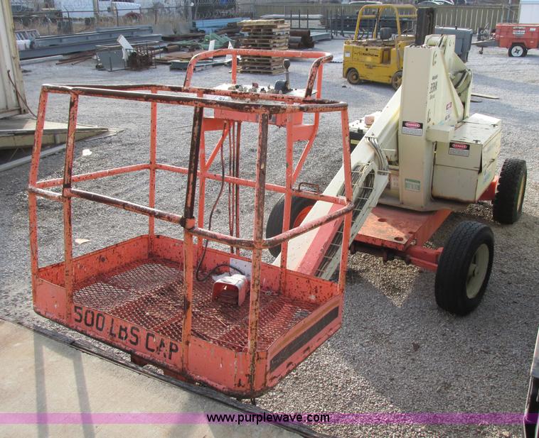 image for item F5461 1989 JLG 33HA articulated electric boom lift