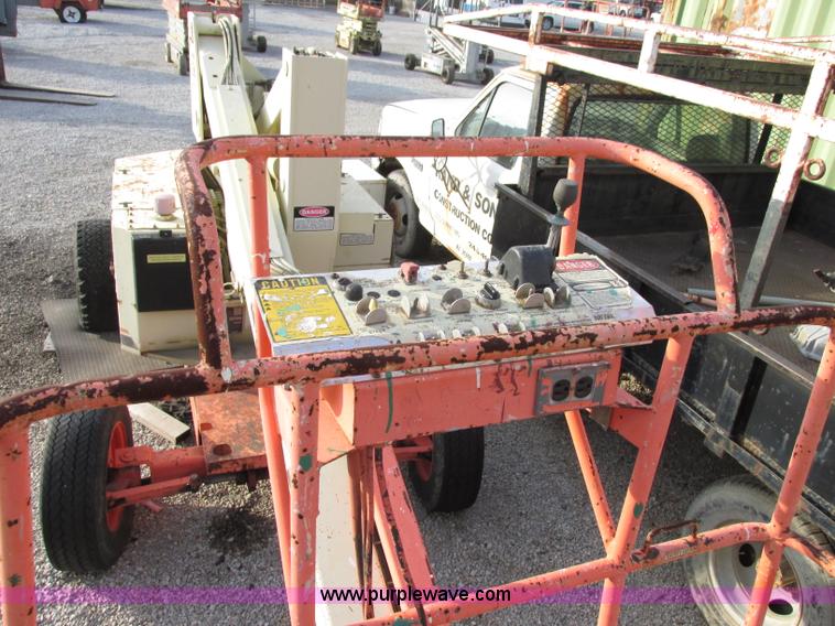 image for item F5461 1989 JLG 33HA articulated electric boom lift