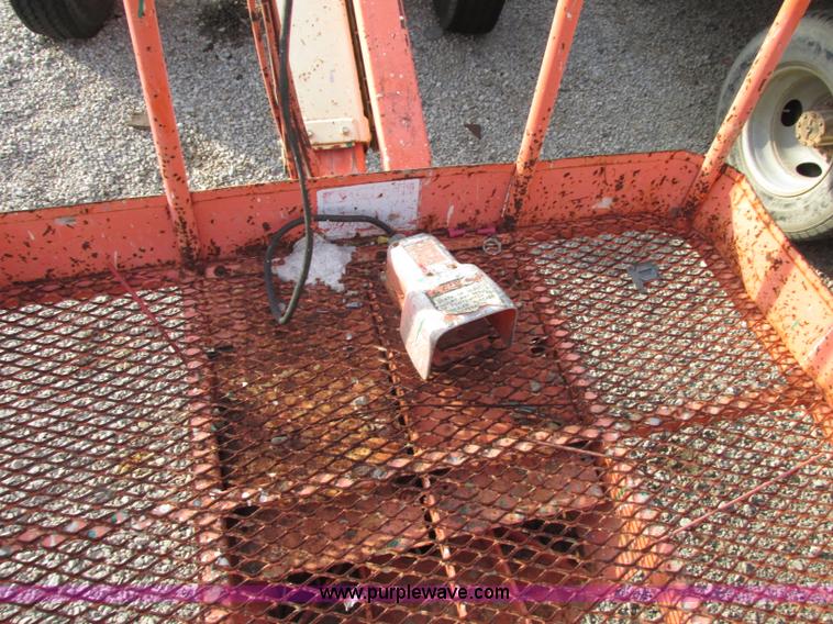 image for item F5461 1989 JLG 33HA articulated electric boom lift