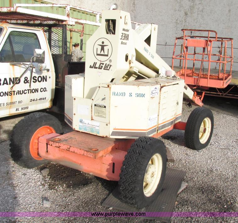 image for item F5461 1989 JLG 33HA articulated electric boom lift