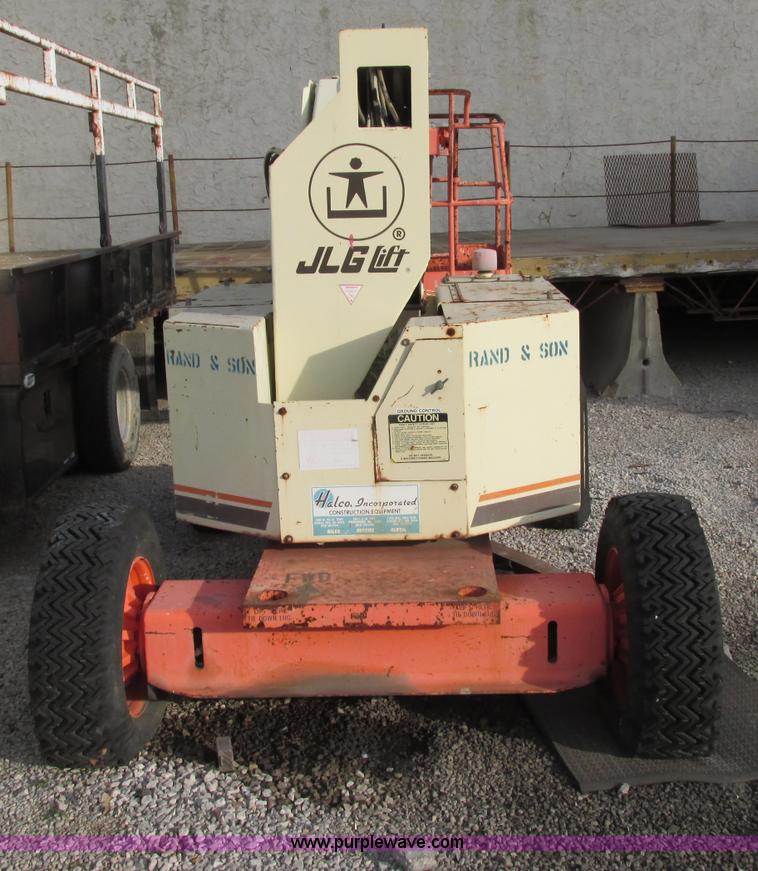 image for item F5461 1989 JLG 33HA articulated electric boom lift