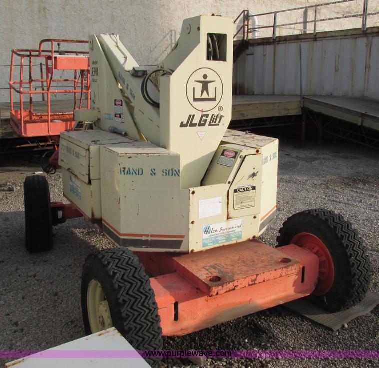image for item F5461 1989 JLG 33HA articulated electric boom lift