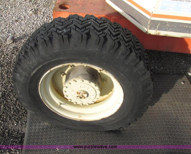 image for item F5461 1989 JLG 33HA articulated electric boom lift