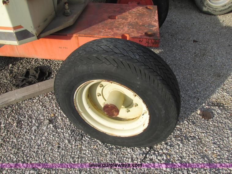 image for item F5461 1989 JLG 33HA articulated electric boom lift