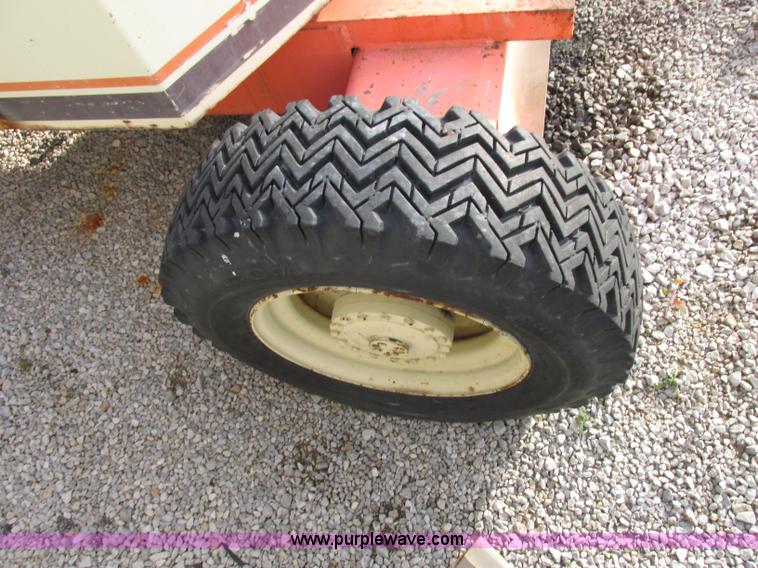 image for item F5461 1989 JLG 33HA articulated electric boom lift