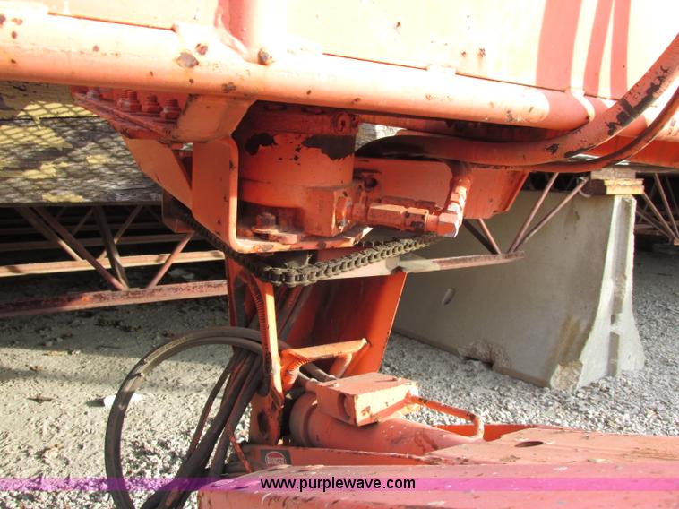 image for item F5461 1989 JLG 33HA articulated electric boom lift