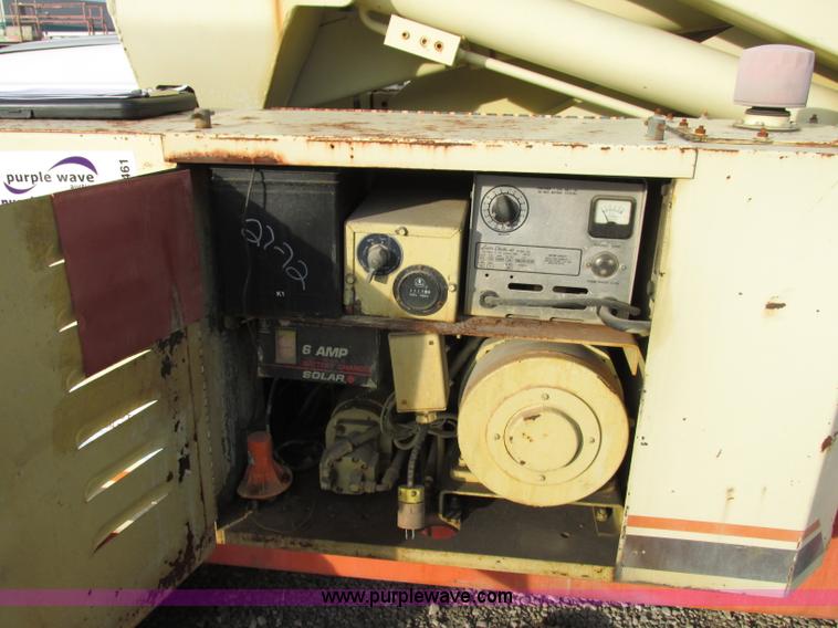 image for item F5461 1989 JLG 33HA articulated electric boom lift