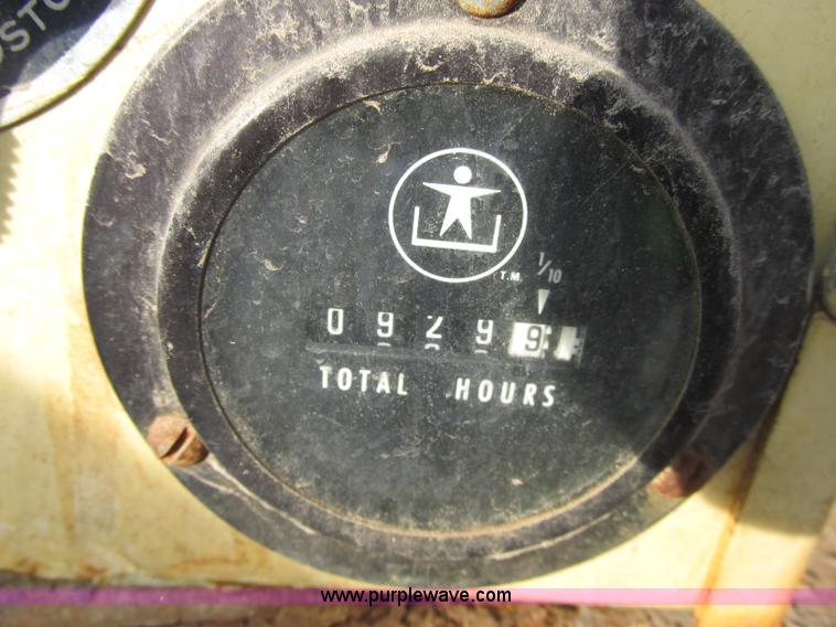 image for item F5461 1989 JLG 33HA articulated electric boom lift