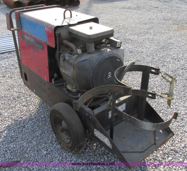 image for item F5463 Bobcat 225 G Plus welder generator