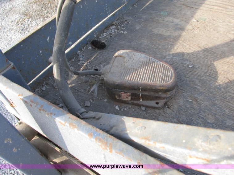 image for item F5465 Strato Lift 8RX SRX-20 scissor lift