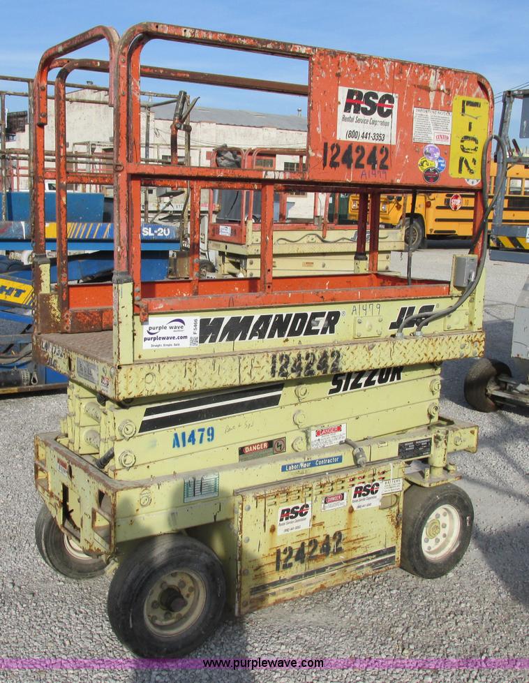 image for item F5466 JLG Commander CM1732 electric scissor lift