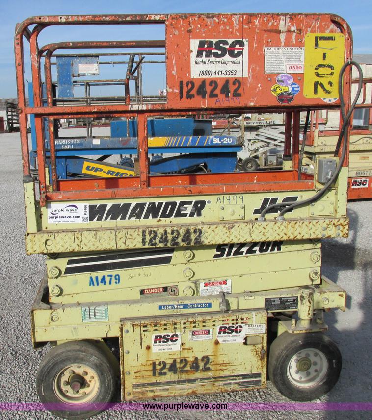 image for item F5466 JLG Commander CM1732 electric scissor lift