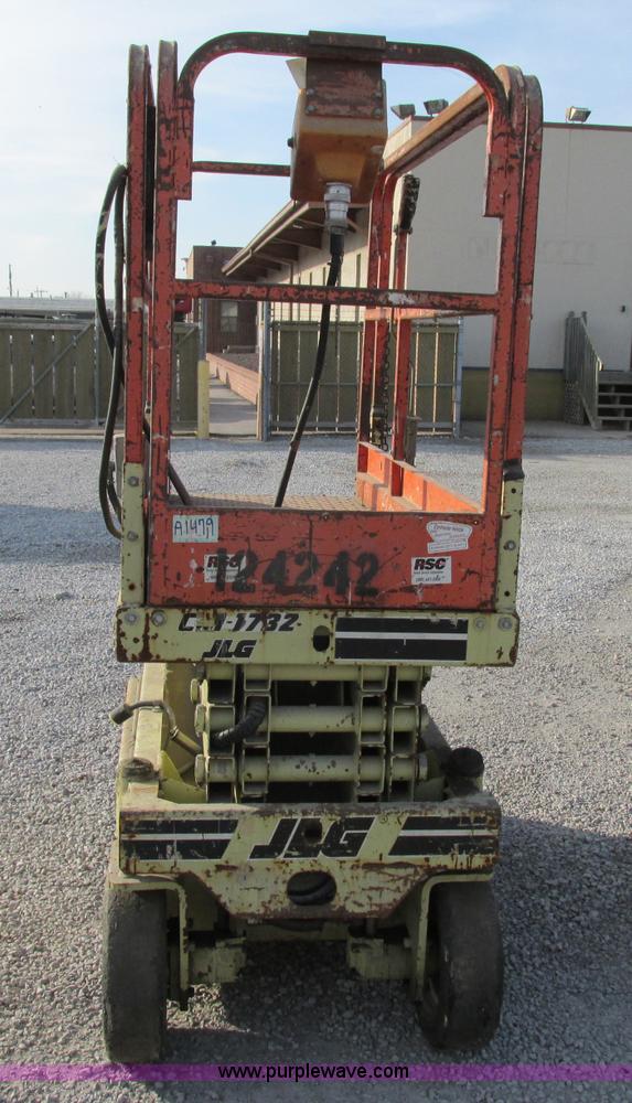 image for item F5466 JLG Commander CM1732 electric scissor lift