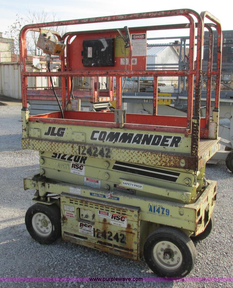 image for item F5466 JLG Commander CM1732 electric scissor lift