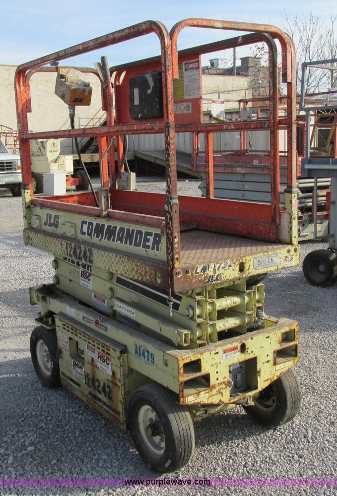 image for item F5466 JLG Commander CM1732 electric scissor lift