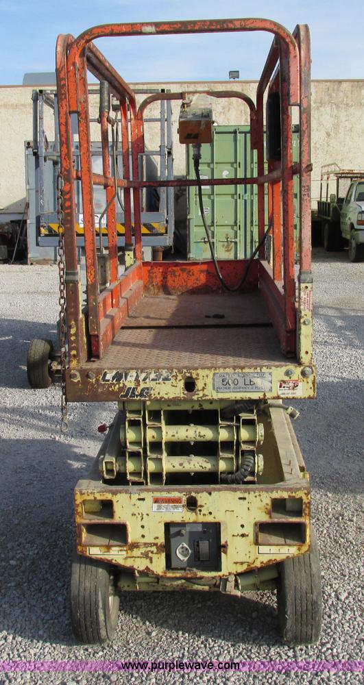 image for item F5466 JLG Commander CM1732 electric scissor lift