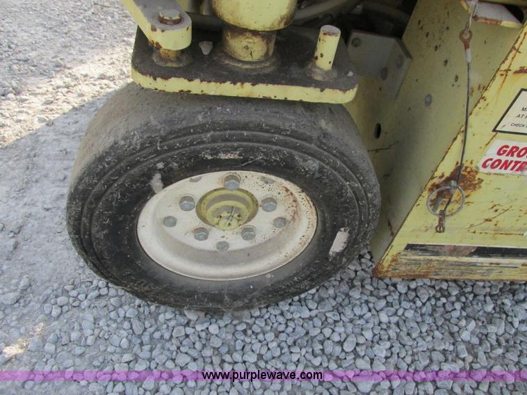 image for item F5466 JLG Commander CM1732 electric scissor lift