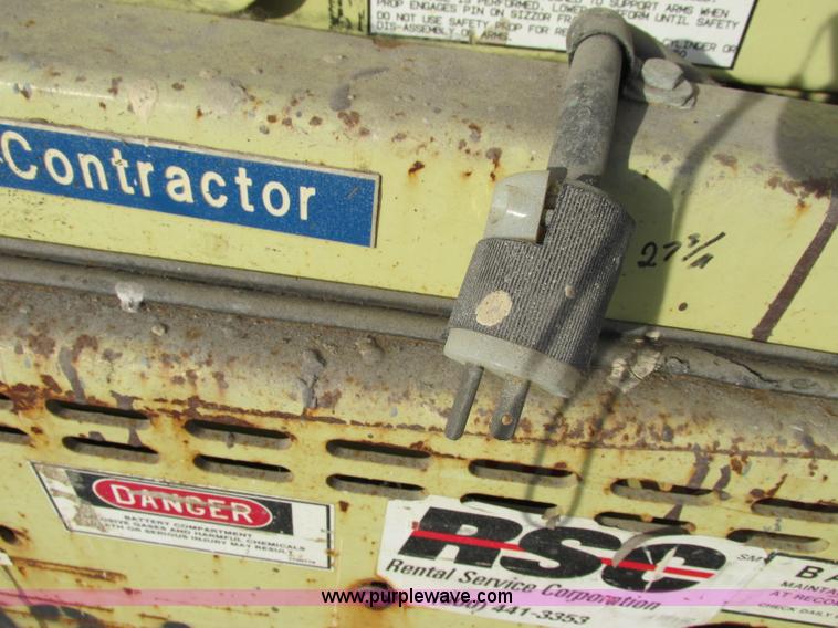 image for item F5466 JLG Commander CM1732 electric scissor lift