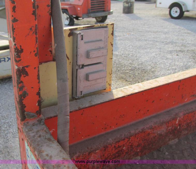 image for item F5466 JLG Commander CM1732 electric scissor lift