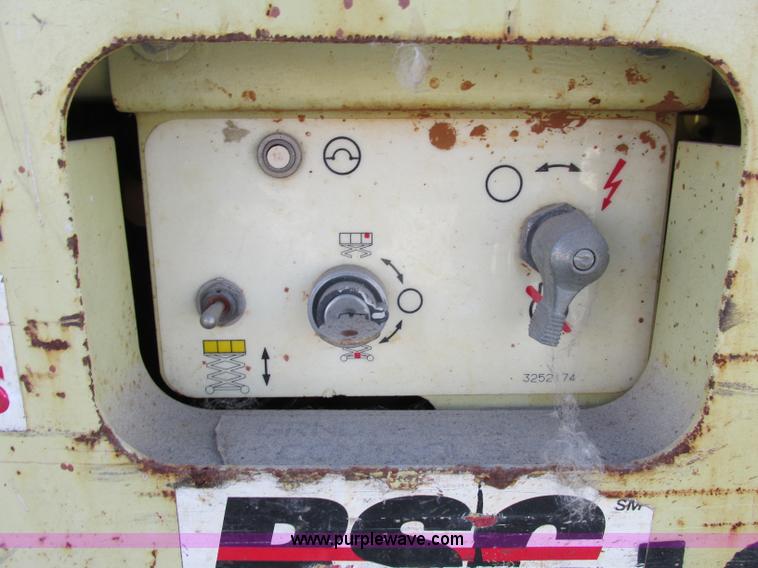 image for item F5466 JLG Commander CM1732 electric scissor lift