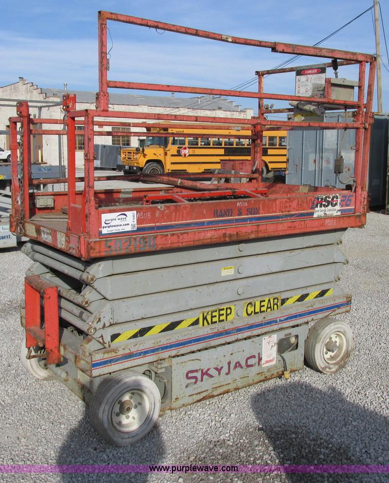 image for item F5467 1994 Sky Jack II SJ4626 scissor lift