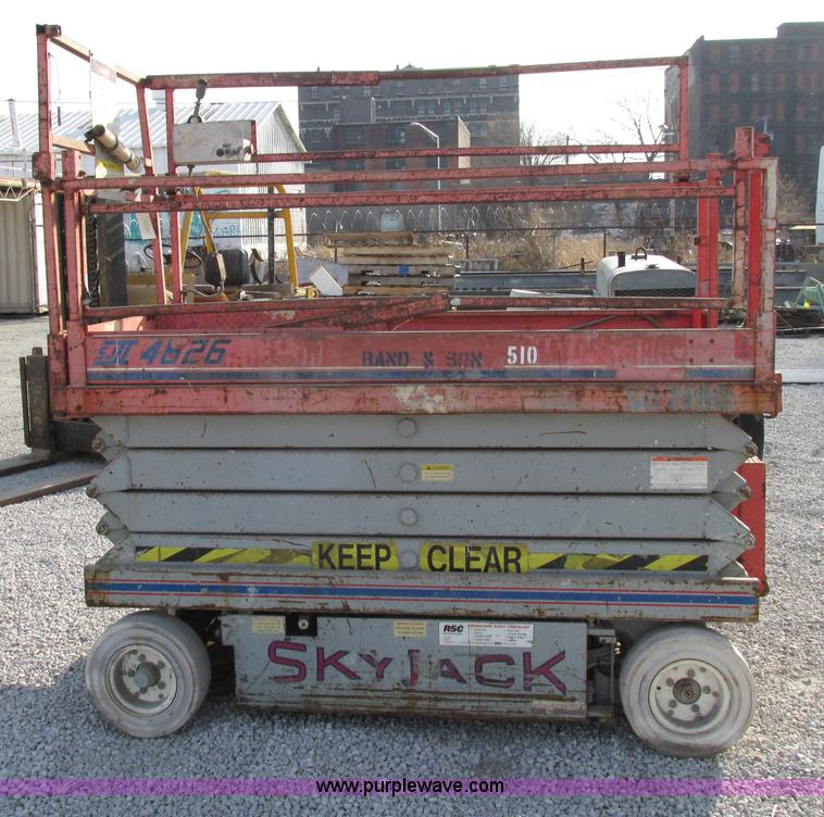 image for item F5467 1994 Sky Jack II SJ4626 scissor lift