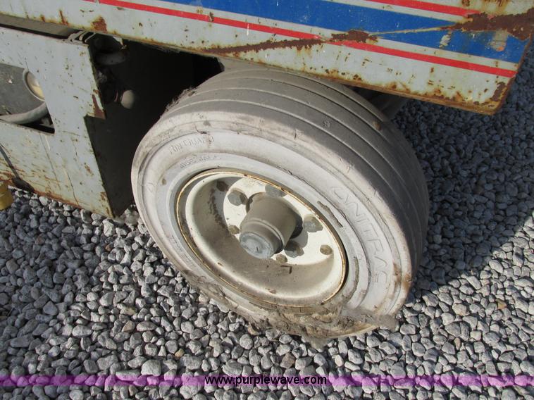 image for item F5467 1994 Sky Jack II SJ4626 scissor lift