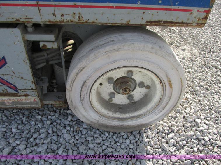 image for item F5467 1994 Sky Jack II SJ4626 scissor lift