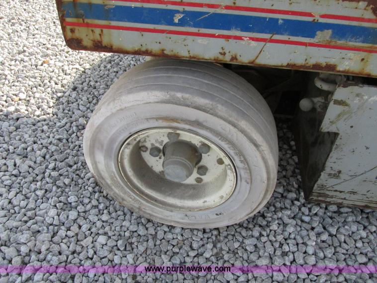 image for item F5467 1994 Sky Jack II SJ4626 scissor lift