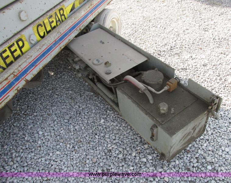 image for item F5467 1994 Sky Jack II SJ4626 scissor lift
