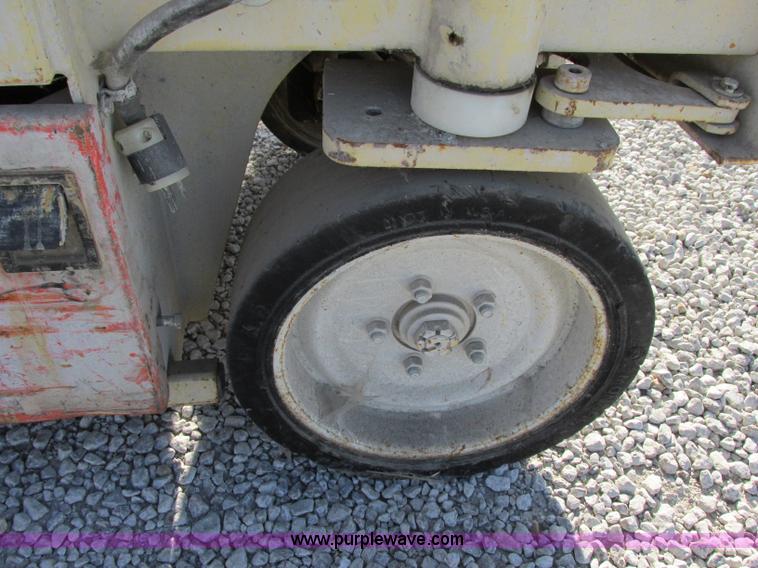 image for item F5469 1997 JLG 2033E electric scissor lift