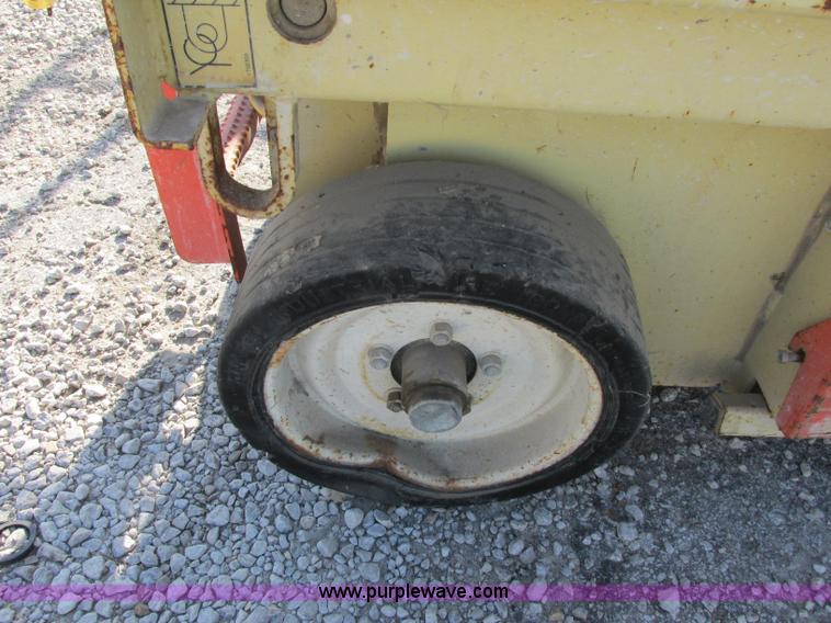 image for item F5469 1997 JLG 2033E electric scissor lift