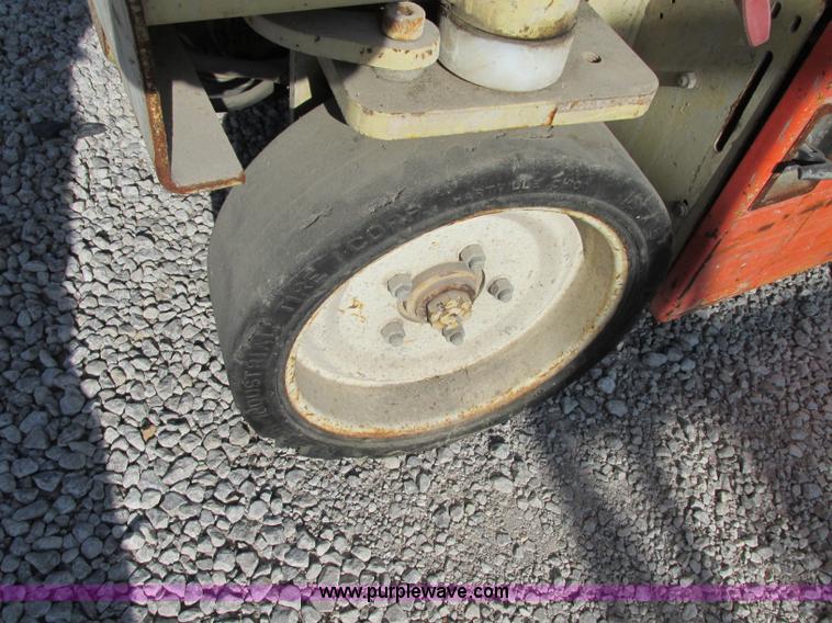 image for item F5469 1997 JLG 2033E electric scissor lift