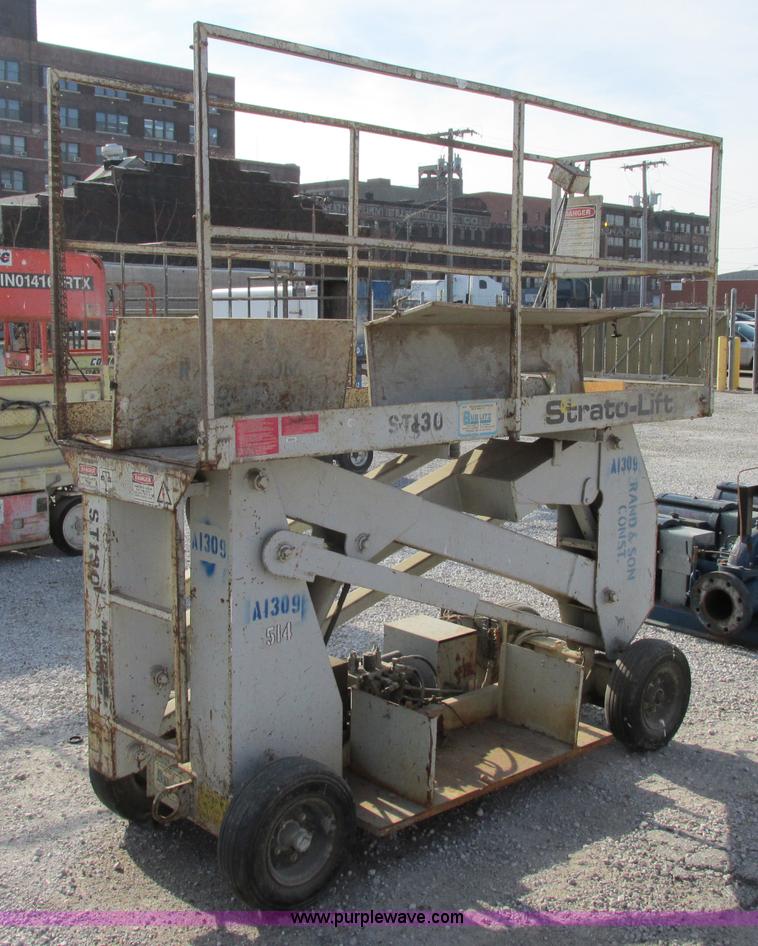 image for item F5470 Strato Lift CR-18 scissor lift