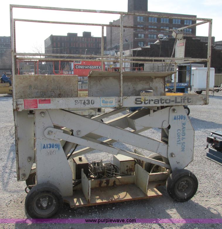 image for item F5470 Strato Lift CR-18 scissor lift