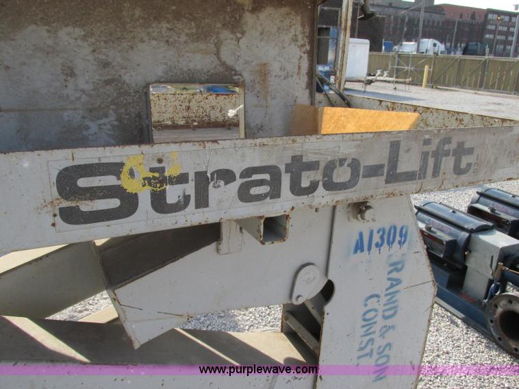 image for item F5470 Strato Lift CR-18 scissor lift